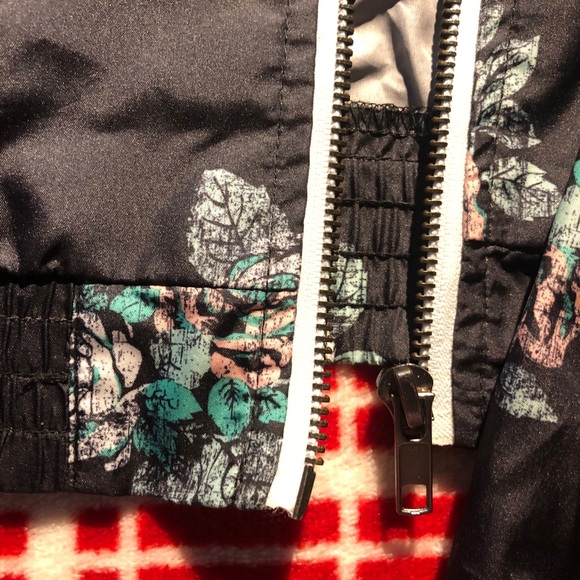 Floral Windbreaker - Picture 3 of 4